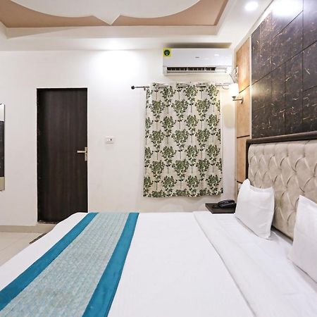 Aero Home Stay- Bed & Breakfast New Delhi Eksteriør bilde